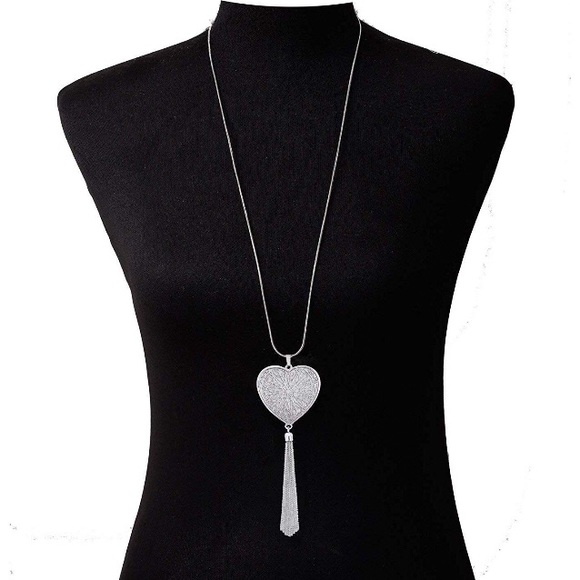HEART ❤️ TASSEL PENDANT NECKLACE
Slvr Tone NWT❤️🎁 - Picture 3 of 5